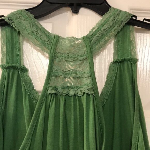 Mossimo Razorback Tank - Picture 3 of 3